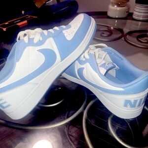 Nike Men's 10.5 University Blue and White Sneakers